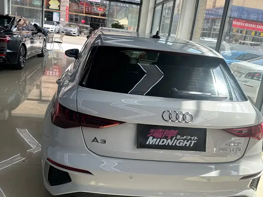 Audi A3 2021 Sportback 35 TFSI Enterprising and Elegant Model 2022 — миниатюра 5
