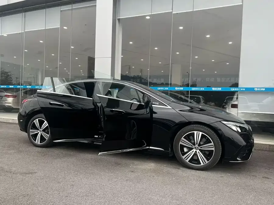 Mercedes-Benz EQE Mercedes-Benz EQE 2025 500 4MATIC Pioneer Edition 2025 — миниатюра 4