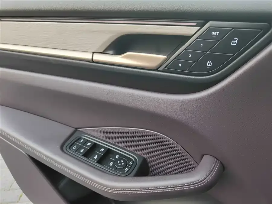 Porsche Macan New Energy Macan New Energy 2024 Macan 4 2024 — миниатюра 4