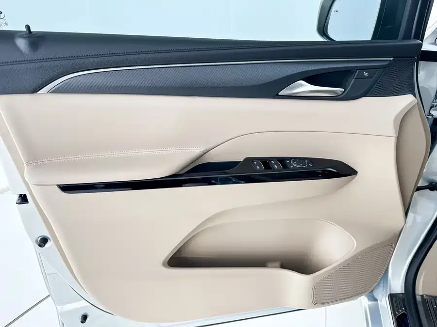 Buick GL8 New Energy Buick GL8 PHEV 2025 Land Cruiser Premium Edition 2025 — миниатюра 2