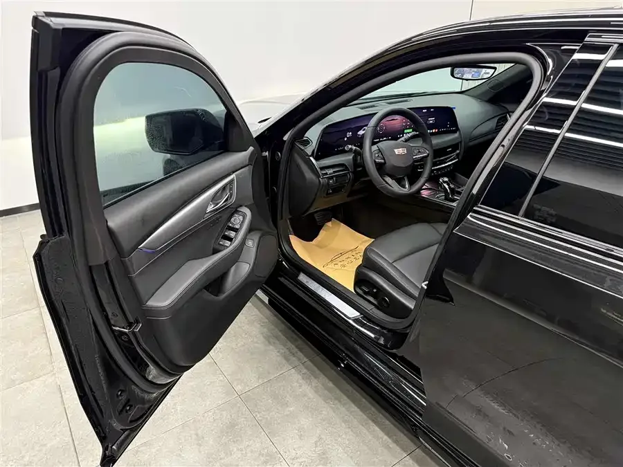 Cadillac CT5 2025 28T Track Performance Edition 2025 — миниатюра 2