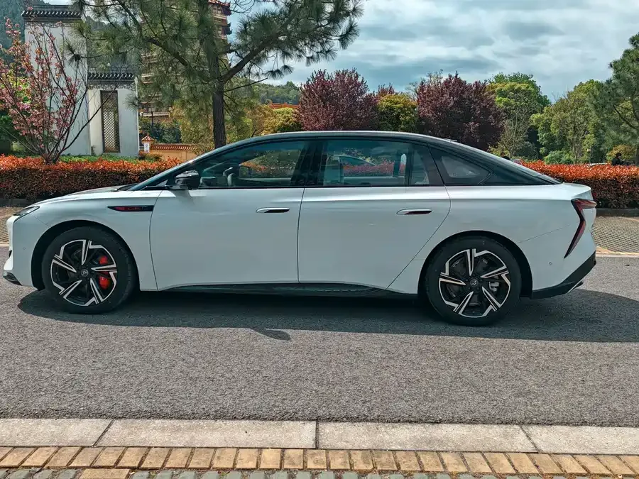 Hongqi EH7 Hongqi EH7 2024 640 Pro+ 4WD version 2024 — миниатюра 2