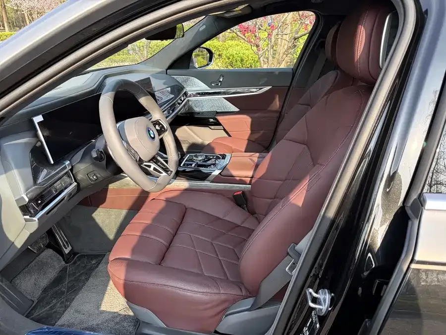 BMW i7 2023 xDrive60L M Sport Package 2025 — миниатюра 4