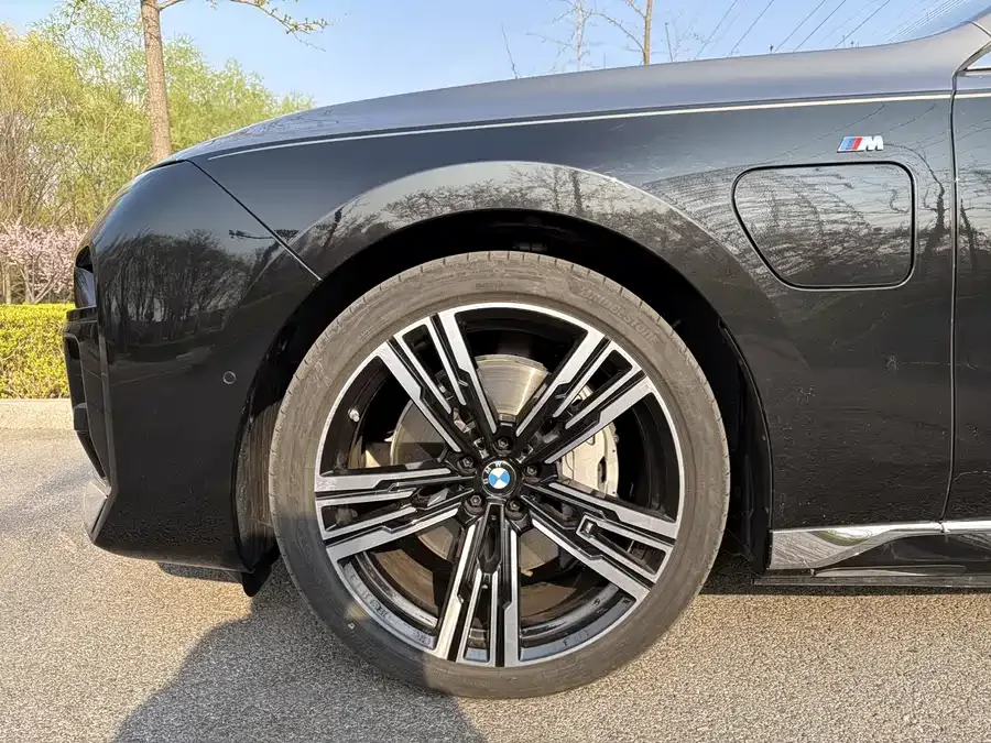 BMW i7 2023 xDrive60L M Sport Package 2025 — миниатюра 5