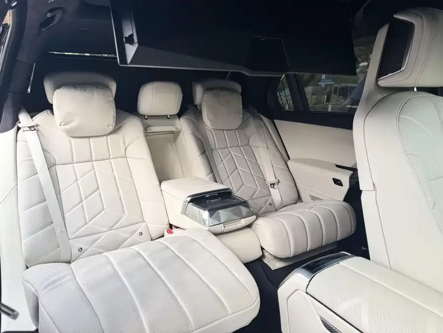 BMW i7 M70L 2023 M70L 2025 — миниатюра 4