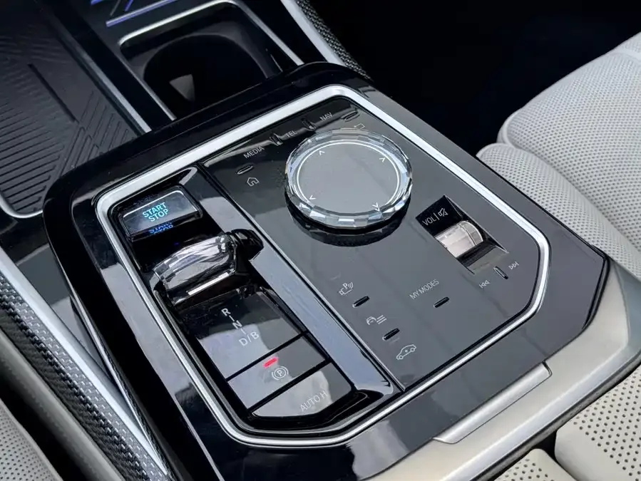 BMW i7 M70L 2023 M70L 2025 — миниатюра 5