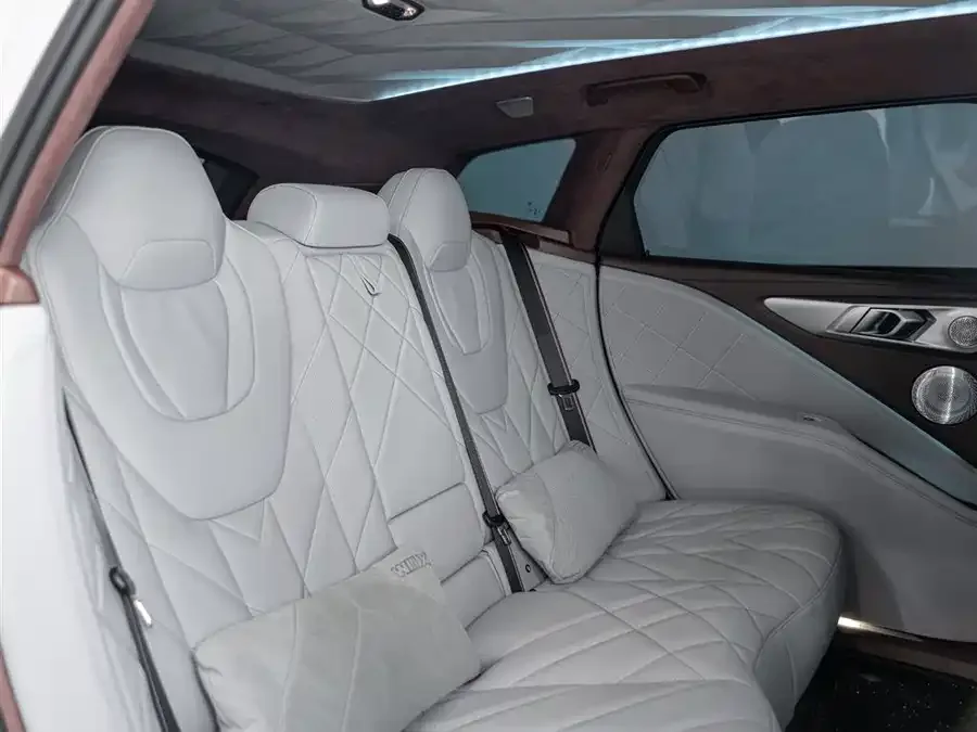 BMW XM 2023 50e 2025 — миниатюра 4