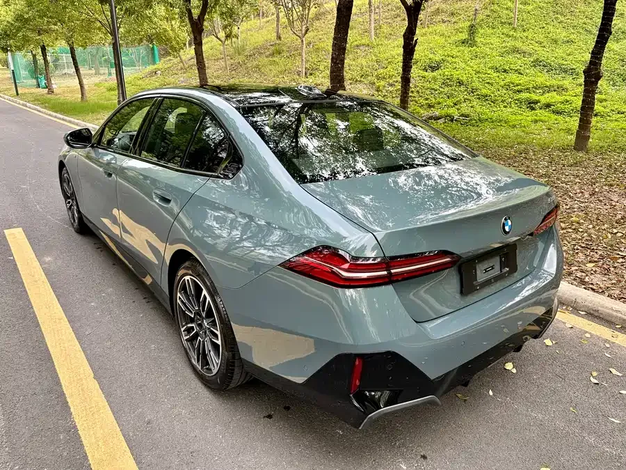 BMW 5 Series BMW 5 Series (Imported) 2024 525i M Sports Package 2025 — миниатюра 3