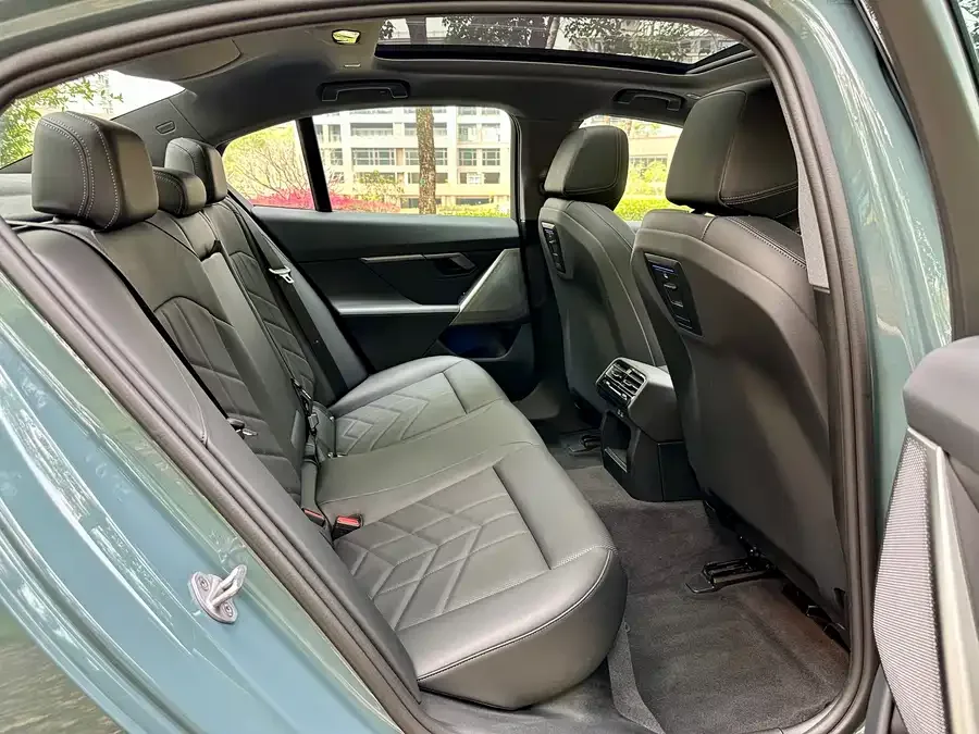 BMW 5 Series BMW 5 Series (Imported) 2024 525i M Sports Package 2025 — миниатюра 4