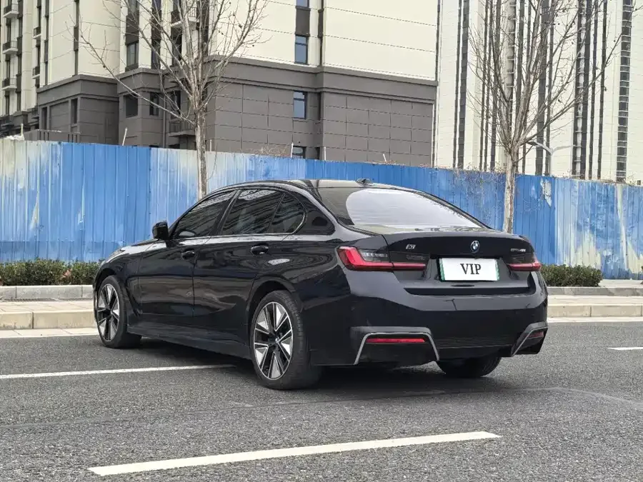 BMW i3 2025 eDrive 40 L Night Sport Package 2024 — миниатюра 4