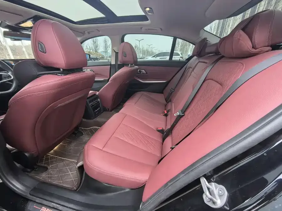 BMW i3 2025 eDrive 40 L Night Sport Package 2024 — миниатюра 5