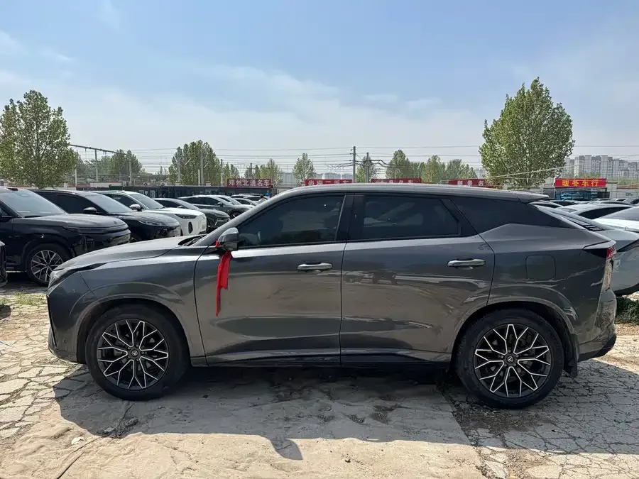 Changan UNI-Z PHEV Changan UNI-Z New Energy 2025 Smart New Blue Whale 125km Battleship+ 2025 — миниатюра 5