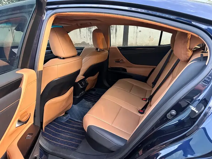 Lexus ES 2022 300h Excellence Edition 2024 — миниатюра 3