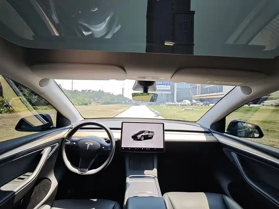 Tesla Model Y Model Y 2022 facelift rear-wheel drive version 2023 — миниатюра 5