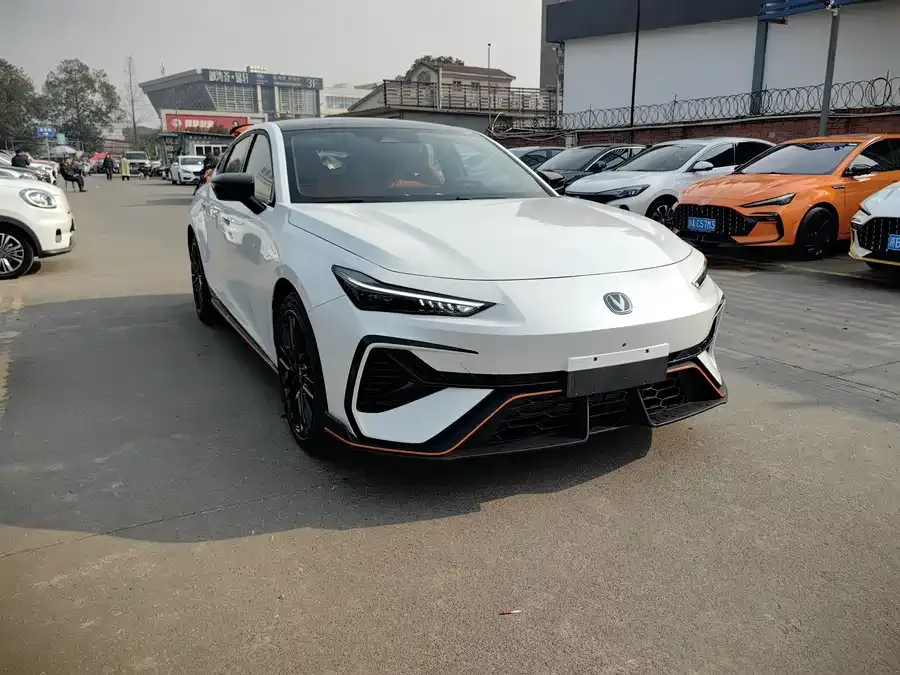 Changan UNI-V Changan UNI-V 2025 third generation 1.5T 500Bar premium sports model 2026 — миниатюра 3