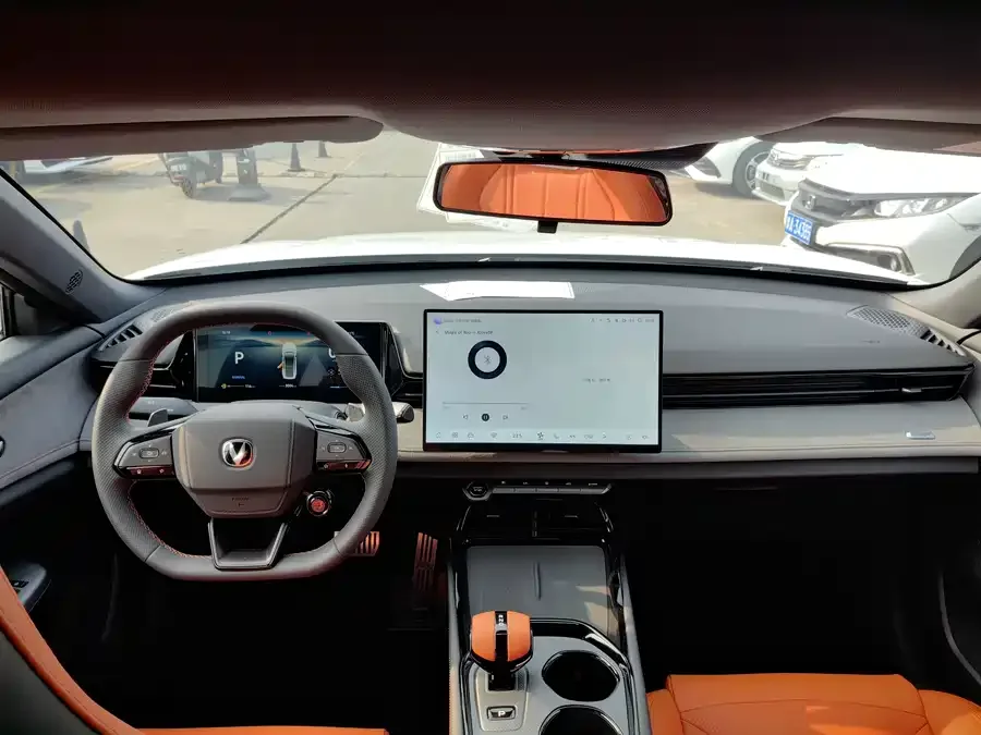 Changan UNI-V Changan UNI-V 2025 third generation 1.5T 500Bar premium sports model 2026 — миниатюра 5