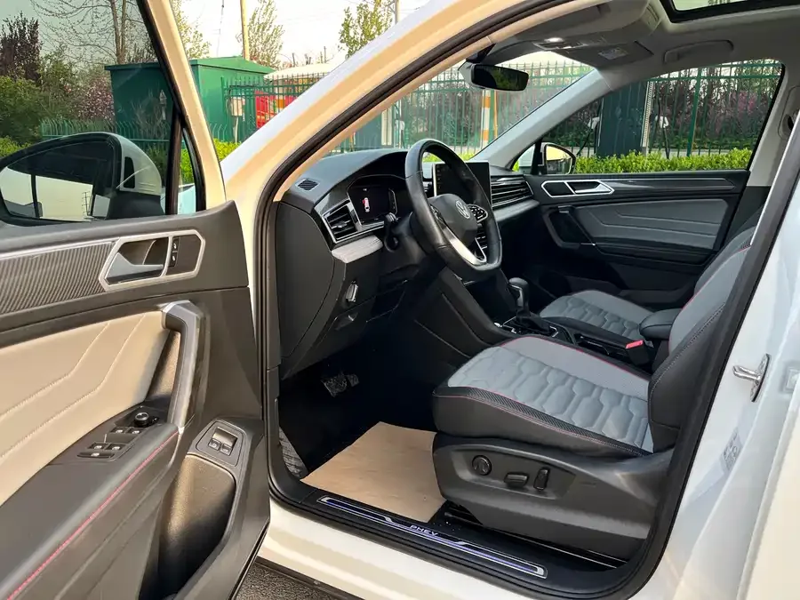 Volkswagen Tiguan L New Energy Tiguan L New Energy 2023 430PHEV Plug-in Hybrid Flagship Edition 2023 — миниатюра 2