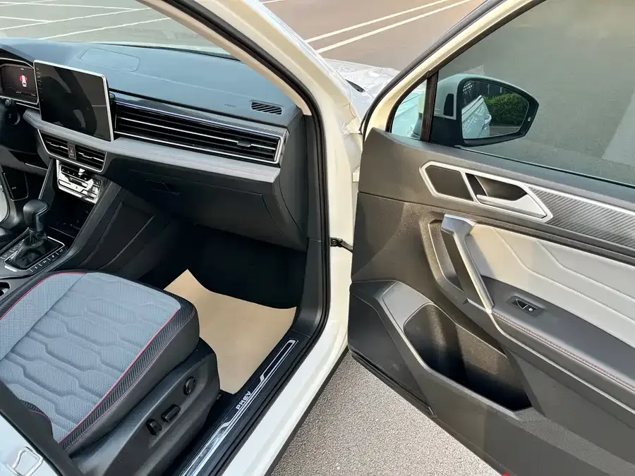 Volkswagen Tiguan L New Energy Tiguan L New Energy 2023 430PHEV Plug-in Hybrid Flagship Edition 2023 — миниатюра 4