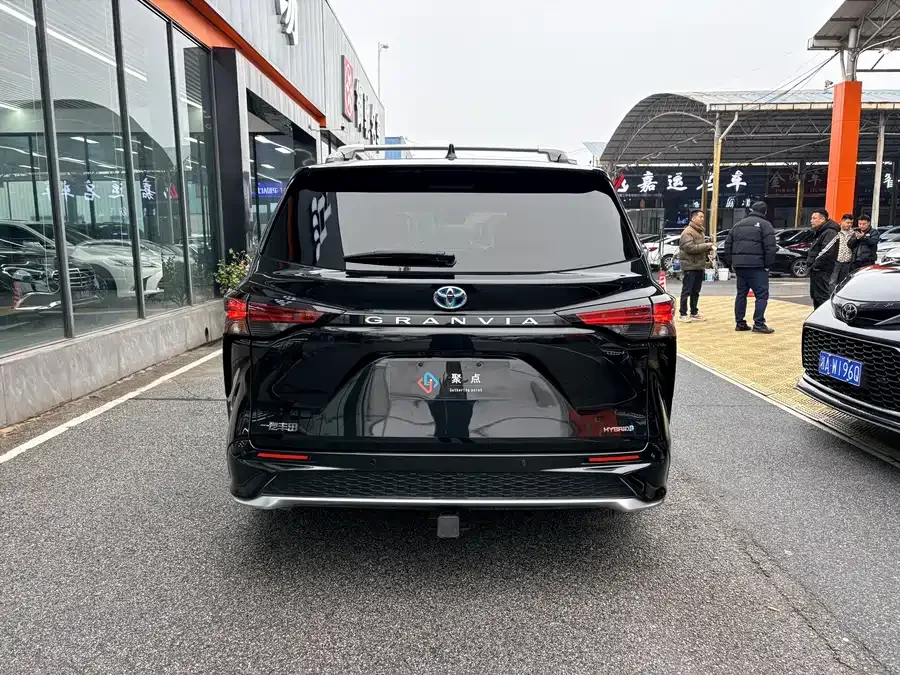 Toyota Granvia Grevia 2023 2.5L Hybrid Premium PLUS Edition 2024 — миниатюра 5