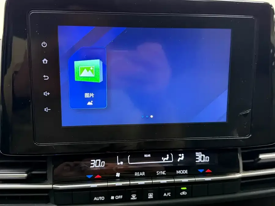Toyota Granvia Grevia 2023 2.5L Hybrid Comfort Edition 2024 — миниатюра 3