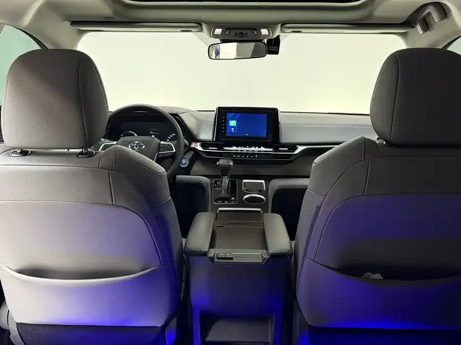 Toyota Granvia Grevia 2023 2.5L Hybrid Comfort Edition 2024 — миниатюра 4
