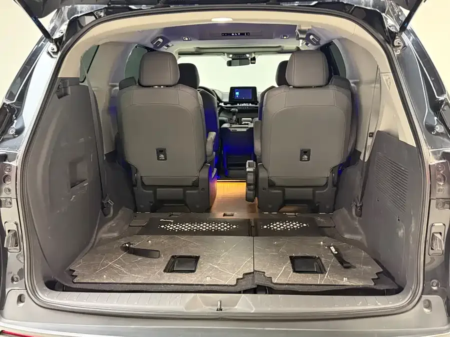 Toyota Granvia Grevia 2023 2.5L Hybrid Comfort Edition 2024 — миниатюра 5