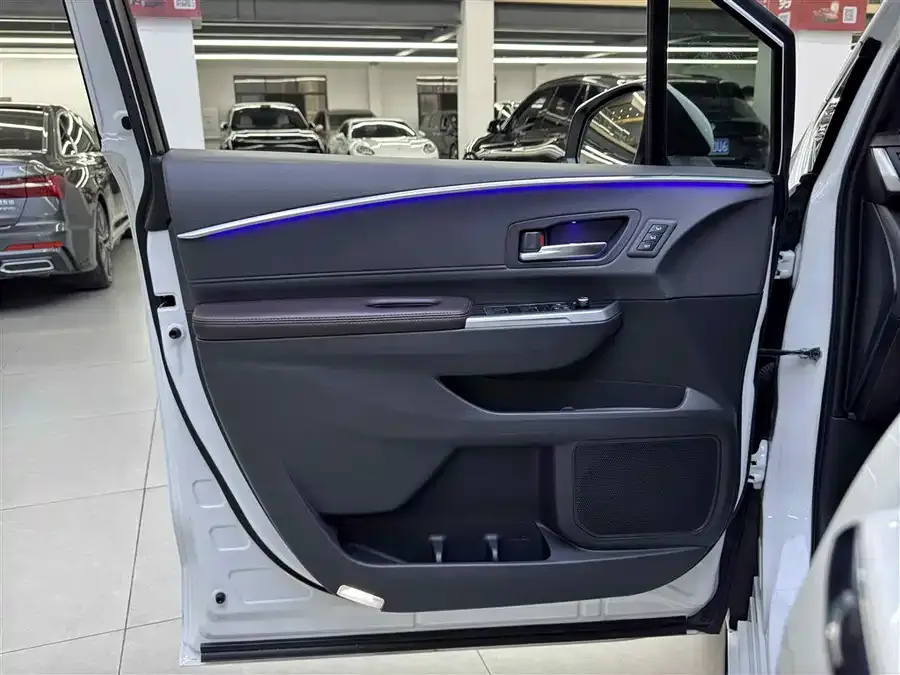 Toyota Sienna SIENNA 2021 2.5L Hybrid Platinum Edition 2022 — миниатюра 4