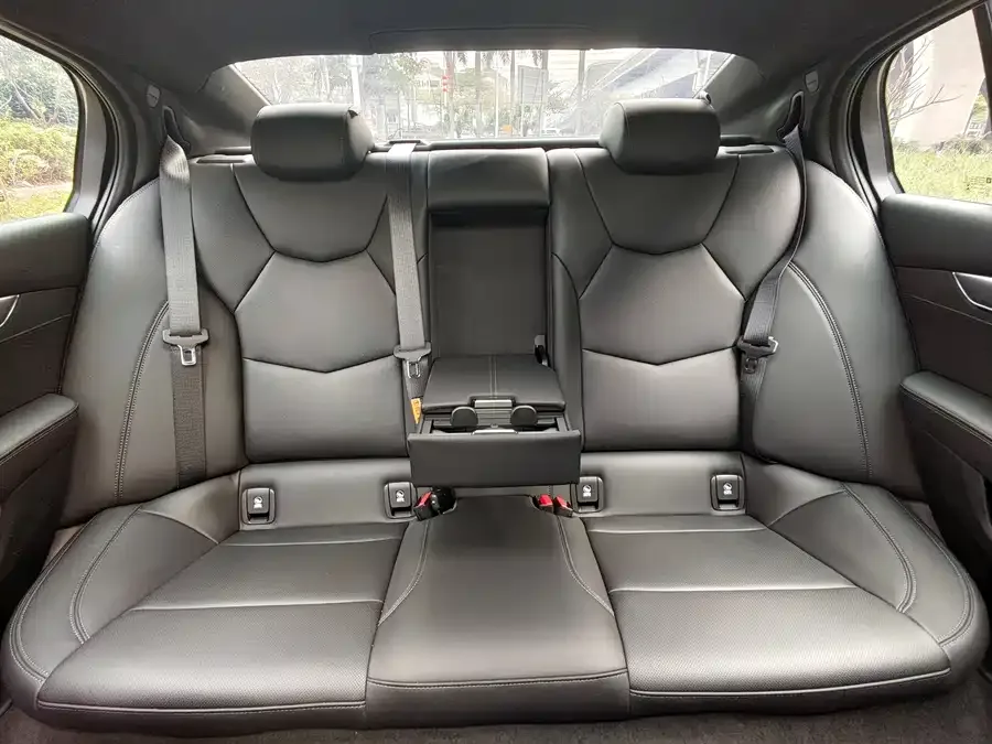 Cadillac CT5 2025 28T City Sports Edition 2026 — миниатюра 5