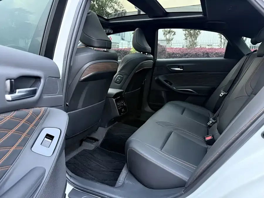 Toyota Avalon Avalon 2024 2.0L Luxury Edition 2024 — миниатюра 3