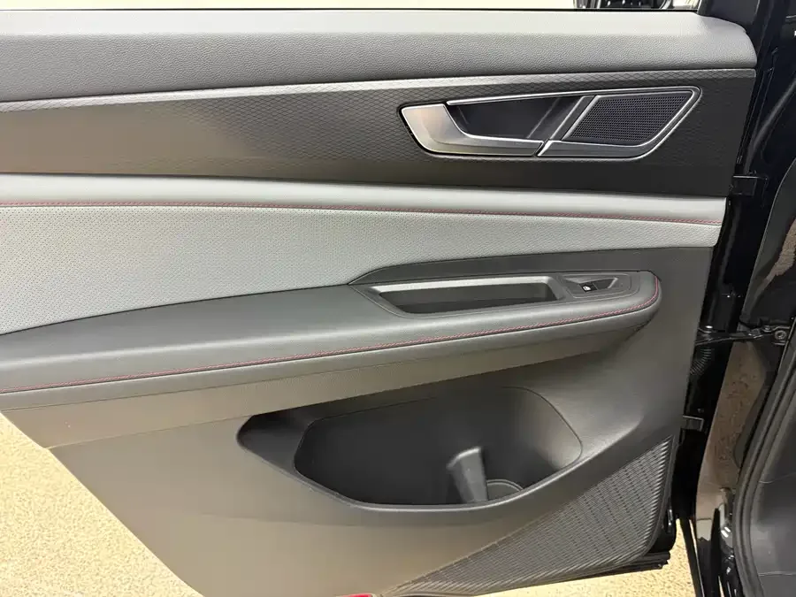 Volkswagen Teramont 2023 Touron Touron X 380TSI 4WD Luxury Edition 2023 — миниатюра 5