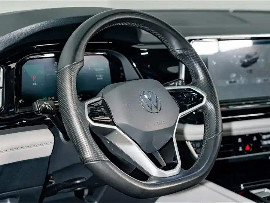 Volkswagen Teramont 2023 Touron 380TSI 4WD Luxury Edition 2022 — миниатюра 3