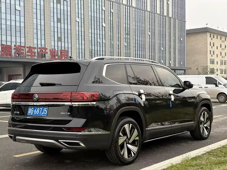 Volkswagen Teramont 2022 Touron 330TSI 2WD Luxury Edition 2023 — миниатюра 4