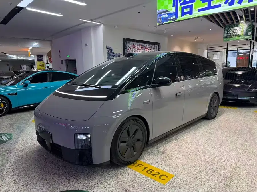 Li Xiang MEGA 2025