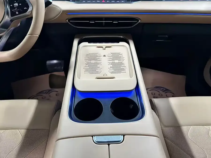 Voyah Lantu FREE Lantu FREE 2024 ultra-long battery life smart driving version 2023 — миниатюра 4