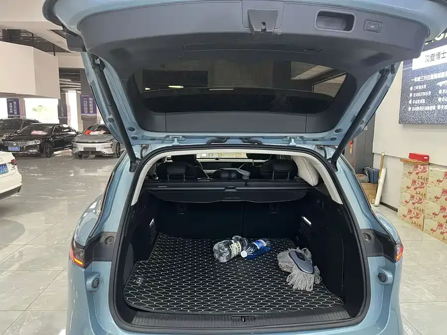 Voyah Lantu FREE Lantu FREE 2021 four-wheel drive standard extended range exclusive luxury package 2022 — миниатюра 3