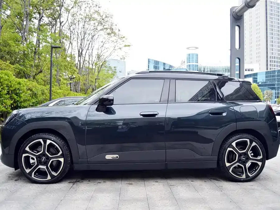 MINI Electric ACEMAN 2025 Electric MINI Aceman SE - Artist 2025 — миниатюра 5