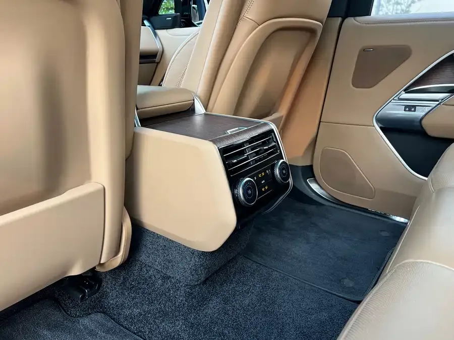 Land Rover Range Rover Range Rover 2025 3.0 L6 400PS Grand Edition 2025 — миниатюра 2