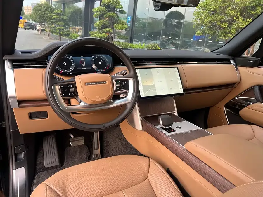 Land Rover Range Rover Range Rover 2025 3.0 L6 400PS Grand Edition 2025 — миниатюра 5
