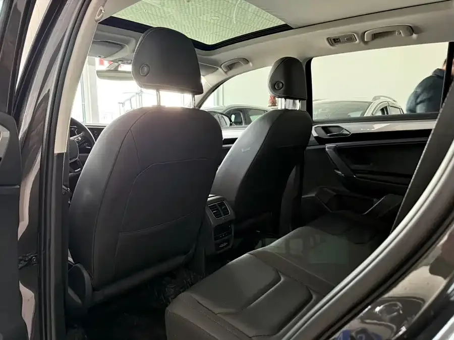 Volkswagen Tayron Tanyue 2022 280TSI 2WD Luxury Smart Edition 2022 — миниатюра 2