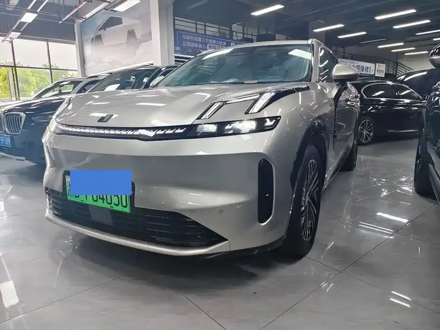Lynk & Co 08 EM-P 2024