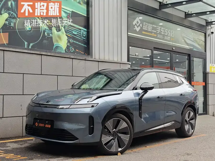 Lynk & Co 08 EM-P 2025
