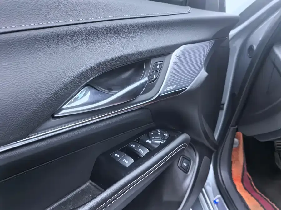 Cadillac GT4 2023 25T Luxury Edition 2023 — миниатюра 3