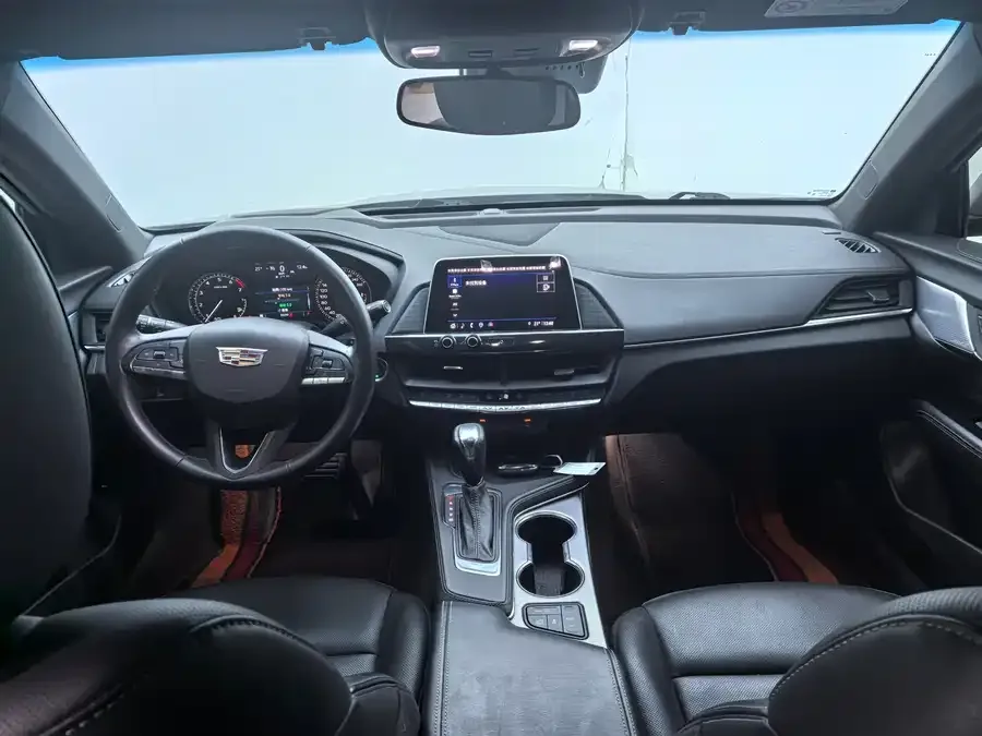 Cadillac GT4 2023 25T Luxury Edition 2023 — миниатюра 4