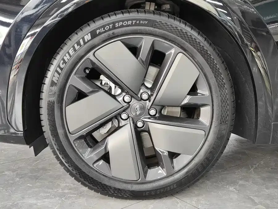 Li Xiang L7 Ideal L7 2025 Max Smart Renewal Edition 2025 — миниатюра 4