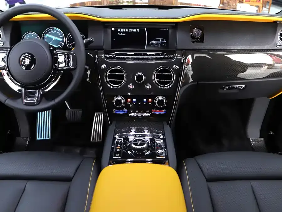 Rolls-Royce Cullinan Cullinan 2020 Black Badge 2023 — миниатюра 4