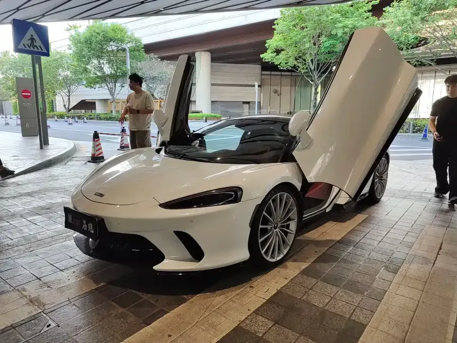 McLaren GT 2023