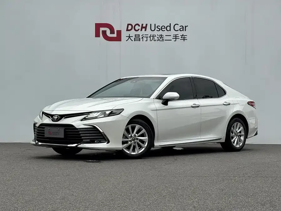 Toyota Camry Camry 2023 2.0G Deluxe Edition 2023 — фото 1, купить с доставкой в Москву