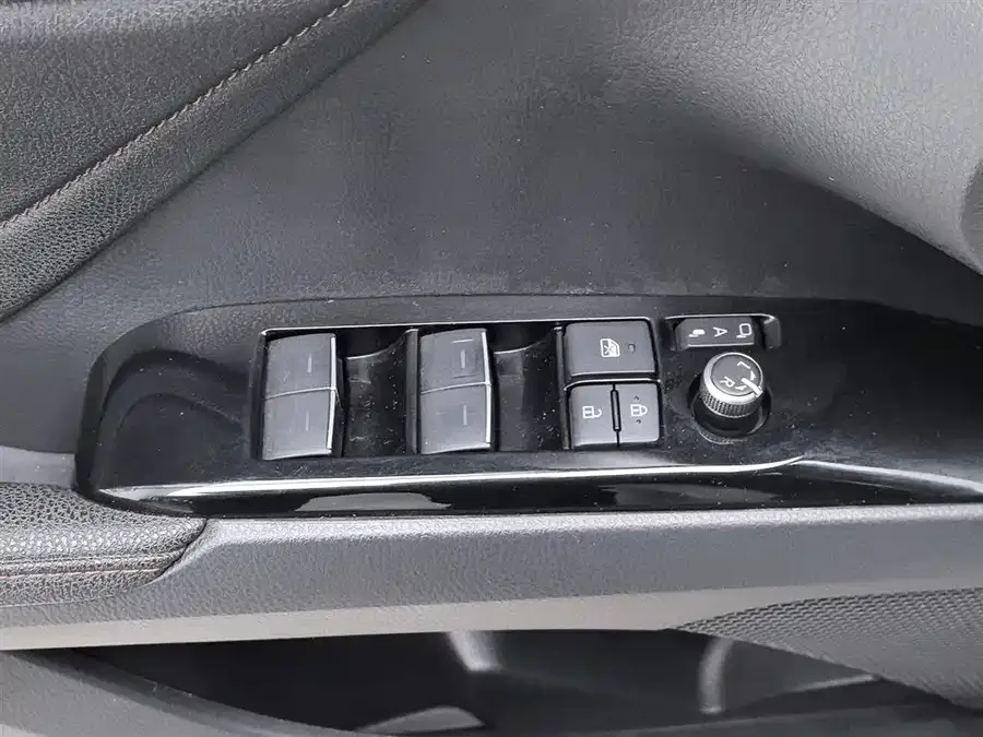 Toyota Camry Camry 2023 2.5G Deluxe Edition 2023 — миниатюра 3