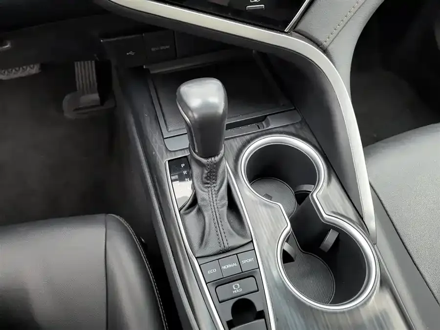 Toyota Camry Camry 2023 2.5G Deluxe Edition 2023 — миниатюра 4