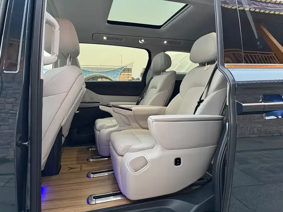 Voyah Lantu Dreamer 2025 VOYAH PHEV 4WD Excellence Kunpeng Edition 2025 — миниатюра 3